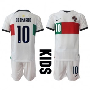 Portugal Bernardo Silva #10 babykläder Bortatröja barn VM 2022 Korta ärmar (+ Korta byxor)